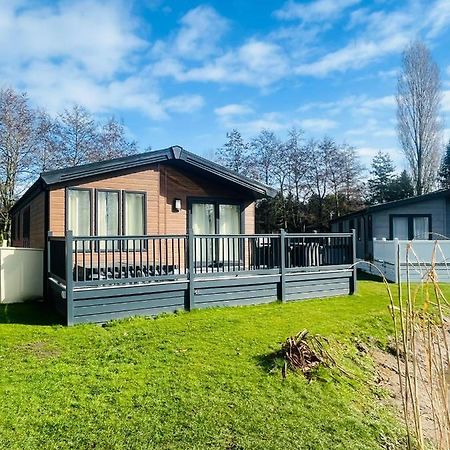 Beryl Lodge With Hot Tub York Exterior photo