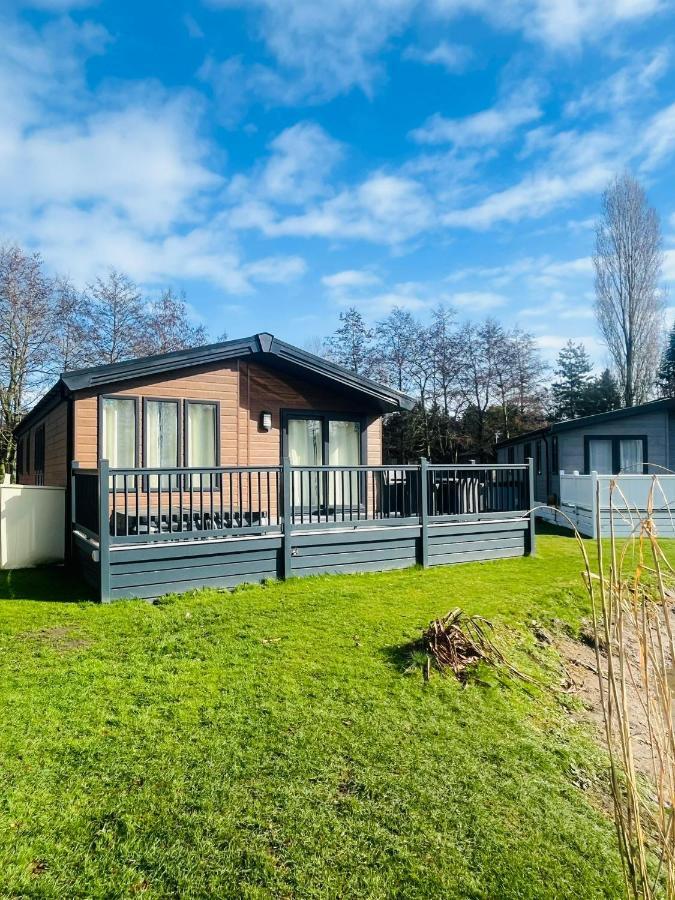 Beryl Lodge With Hot Tub York Exterior photo